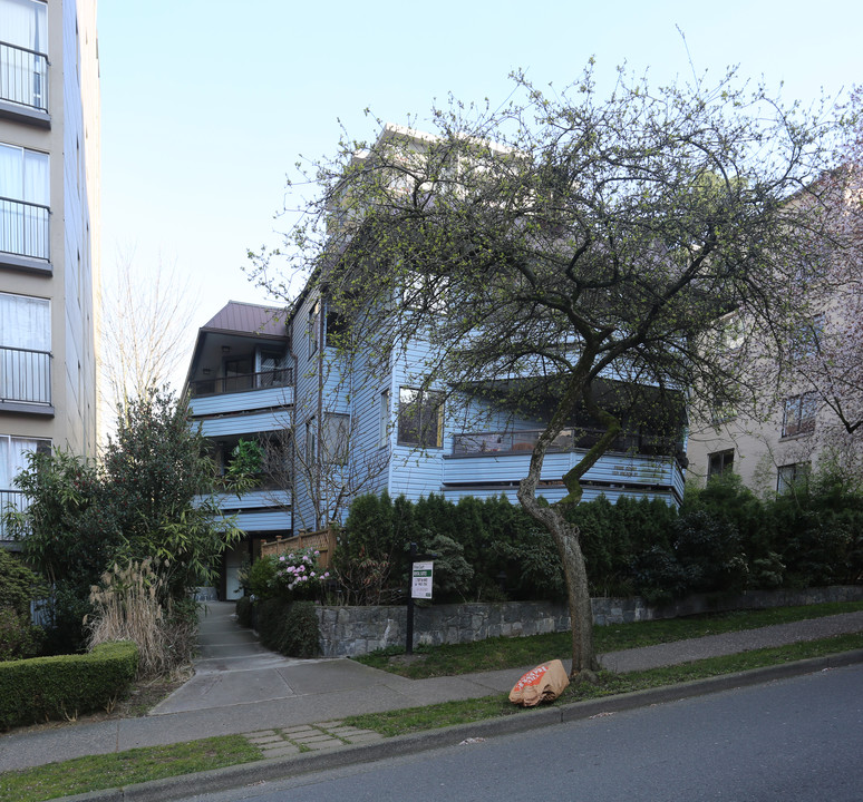 1331 Nelson St in Vancouver, BC - Building Photo