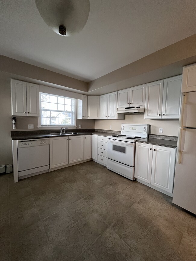 945 Cole Harbour Rd in Dartmouth, NS - Building Photo - Building Photo