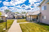 Lyn Circle Townhomes photo'