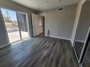 3330 Portola Ave in Los Angeles, CA - Foto de edificio - Building Photo