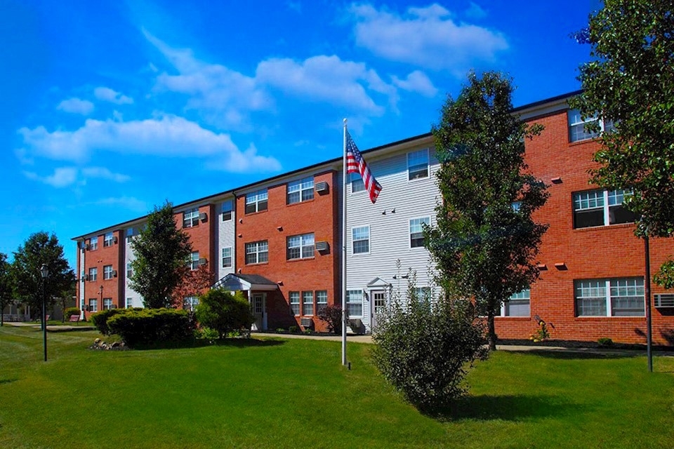 Wellston Pride Manor in Wellston, OH - Building Photo