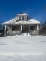 15911 Friend Ave in Maple Heights, OH - Building Photo