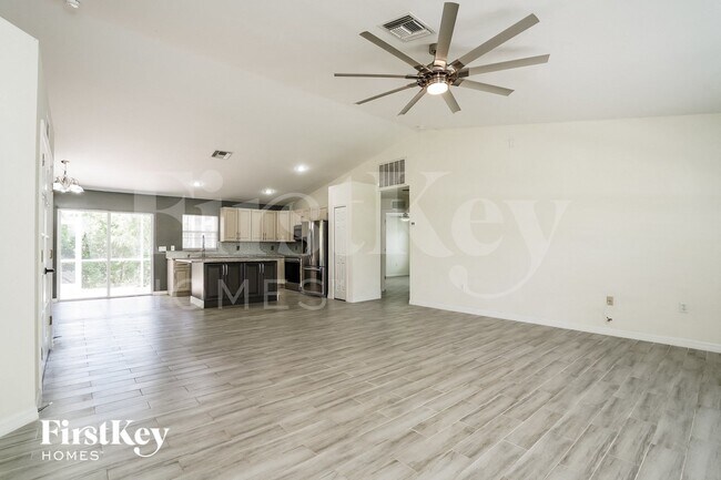 8451 Caloosa Rd in Ft. Myers, FL - Building Photo - Building Photo