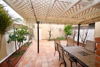 17070 Los Modelos St in Fountain Valley, CA - Building Photo - Building Photo