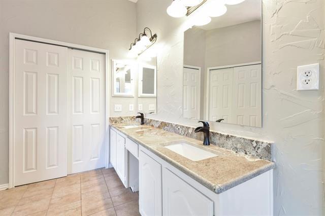 8105 Fireside Dr in North Richland Hills, TX - Building Photo - Building Photo