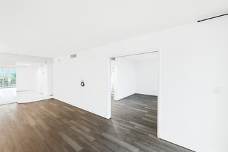 4030 W Palm Aire Dr, Unit 407 in Pompano Beach, FL - Building Photo - Building Photo