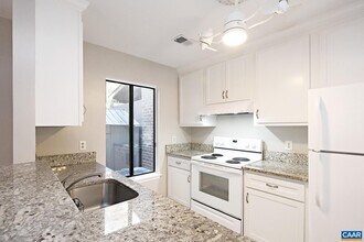 964 Sutton Ct in Charlottesville, VA - Building Photo - Building Photo