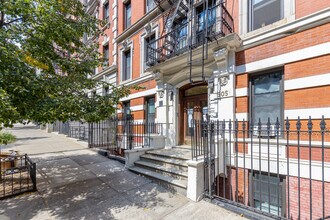 505 W 122nd St in New York, NY - Building Photo - Building Photo