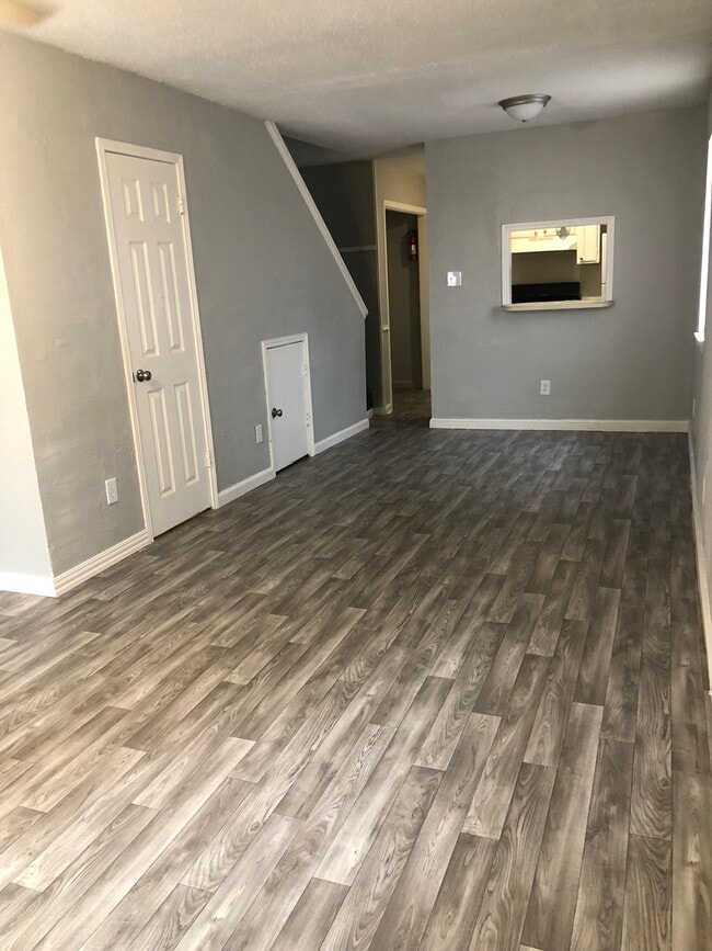 304 Loire Ave, Unit A-C in Lafayette, LA - Foto de edificio - Building Photo