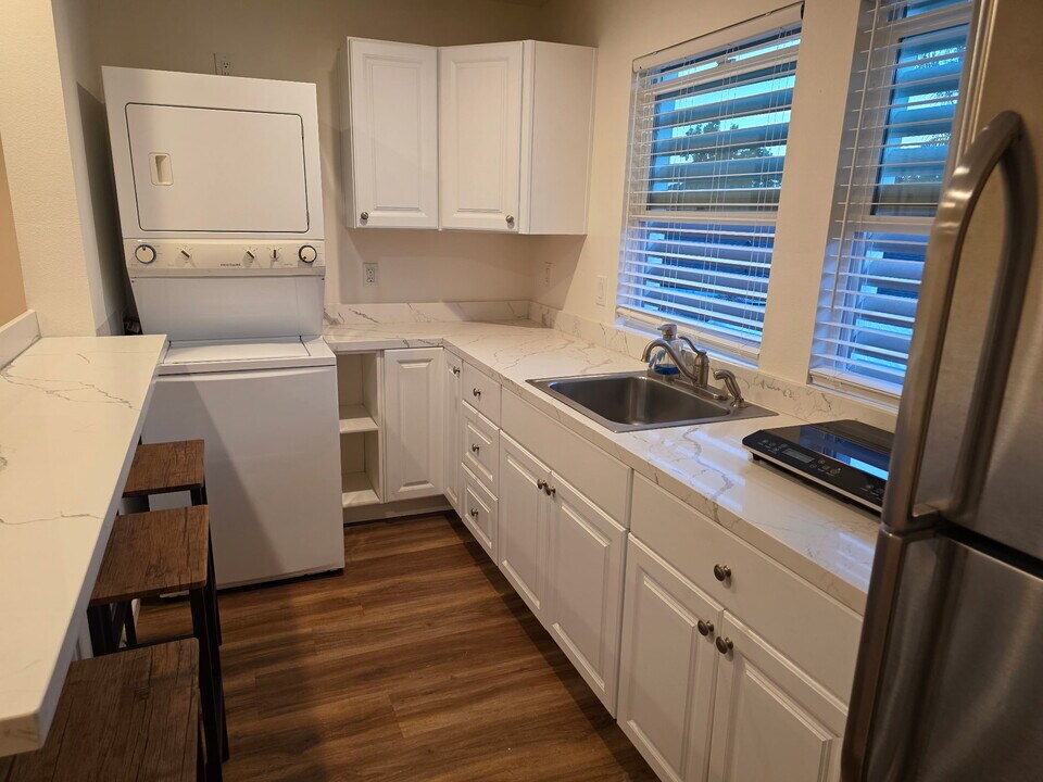 843 N Orange St, Unit 845 in Orange, CA - Building Photo