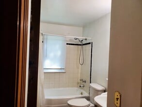 3909 Warrensville Center Rd in Warrensville Heights, OH - Building Photo - Building Photo