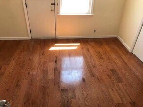 74 W 7th St, Unit 3 in Bayonne, NJ - Building Photo - Building Photo