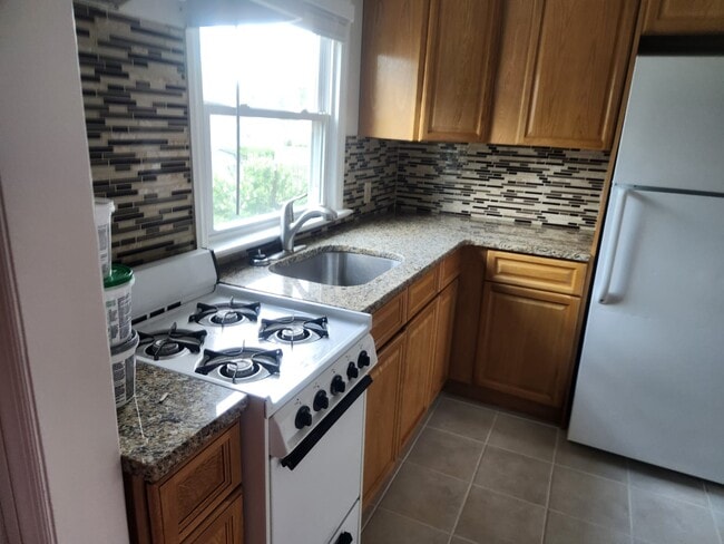 545 Lorraine Ave, Unit B