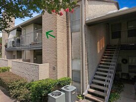 2021 Spenwick Dr in Houston, TX - Building Photo