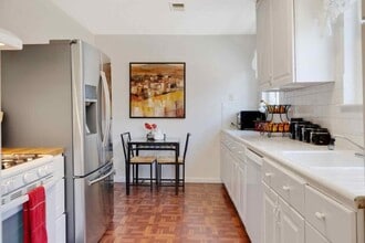 425 Oak Ave in Redwood City, CA - Building Photo - Building Photo