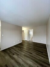 1760 St Johns Blvd in Lincoln Park, MI - Building Photo - Building Photo