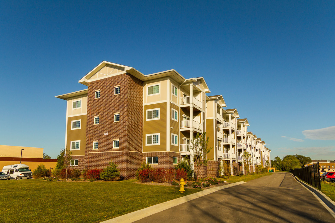 Anthony Place at Glendale Heights in Glendale Heights, IL - Building Photo