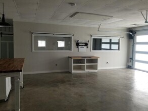 6047 Wayne Memorial Dr in Pikeville, NC - Building Photo - Building Photo