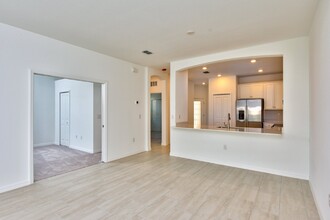 2591 Vine Ave in Naples, FL - Foto de edificio - Building Photo