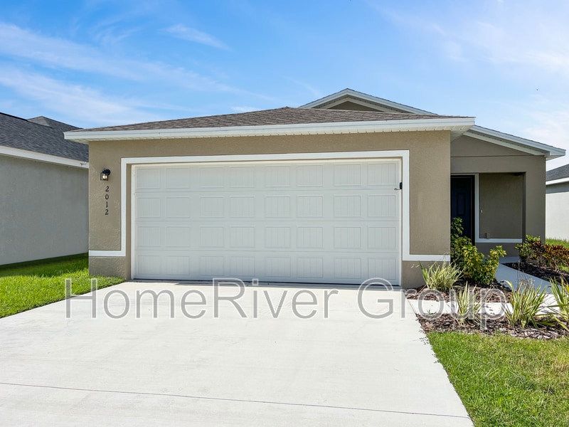 2012 Golden Beak Dr in Eagle Lake, FL - Building Photo