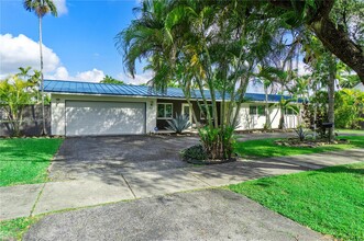 1031 Redbird Ave in Miami Springs, FL - Building Photo - Building Photo