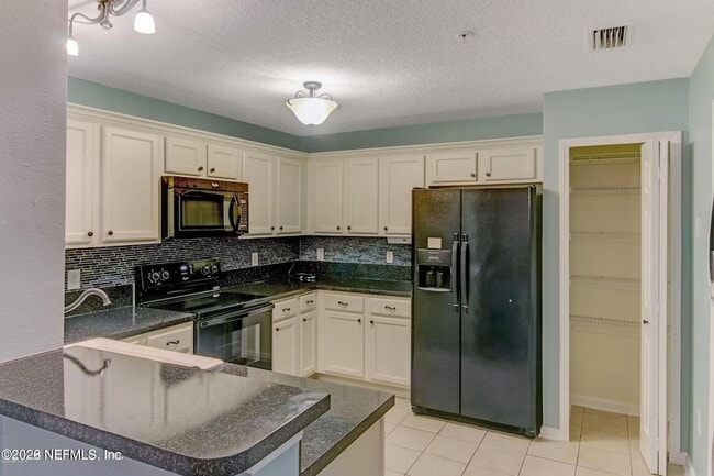 6057 Maggies Cir, Unit 110 in Jacksonville, FL - Building Photo - Building Photo