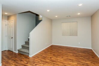 9514 Grandview Spring Ave in Las Vegas, NV - Foto de edificio - Building Photo