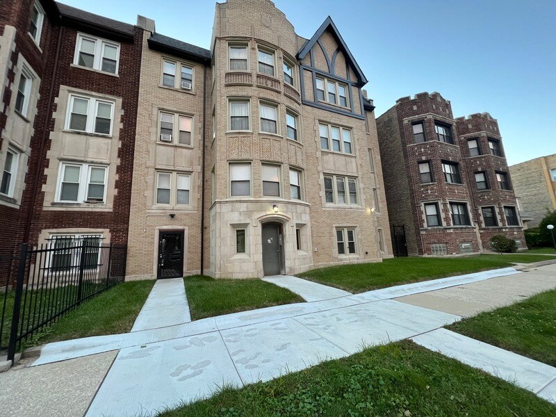 9136 S Bishop St in Chicago, IL - Building Photo