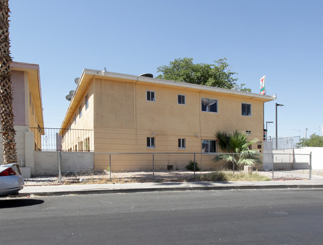 335 W Cincinnati Ave in Las Vegas, NV - Building Photo - Building Photo