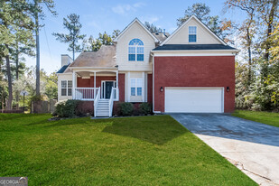 2020 Valley Woods Dr in Riverdale, GA - Building Photo