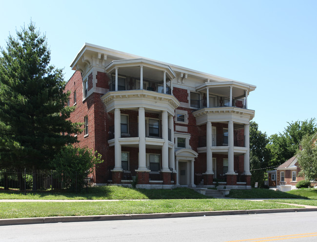 2200 Benton Blvd in Kansas City, MO - Foto de edificio - Building Photo