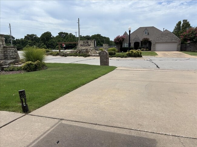property at 11979 S 73rd E Ave