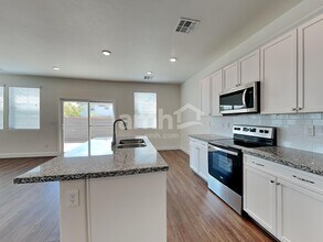 1521 Golden Hour Ave in North Las Vegas, NV - Building Photo - Building Photo