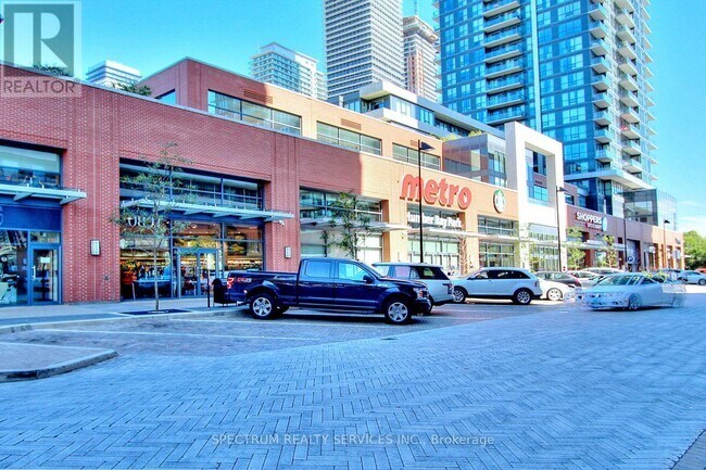 2220 Lake Shore Blvd W in Toronto, ON - Building Photo - Building Photo