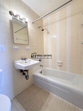 64 Brighton Ave, Unit 306 in Boston, MA - Building Photo - Building Photo