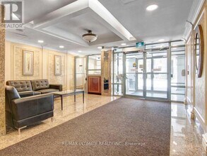 135 Pond Dr in Markham, ON - Building Photo - Building Photo