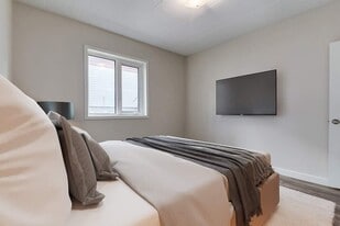 Spruce Manor in Regina, SK - Building Photo