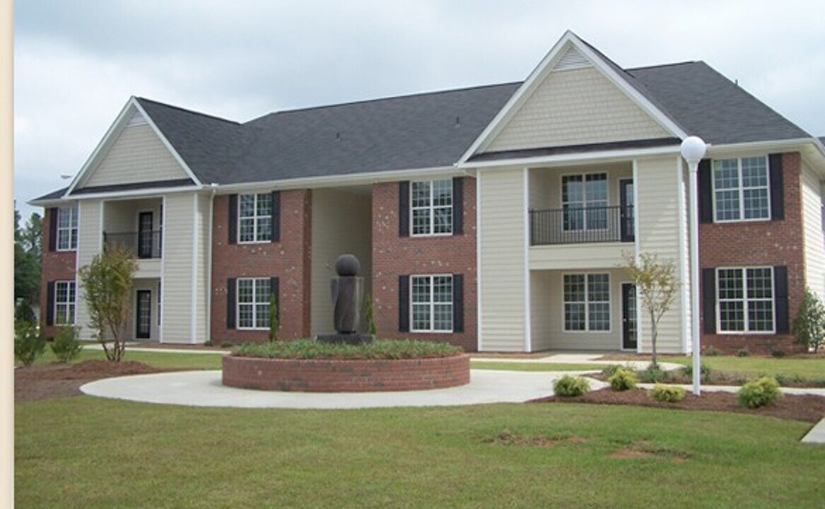 1926 Harcourt Circle in Fayetteville, NC - Building Photo