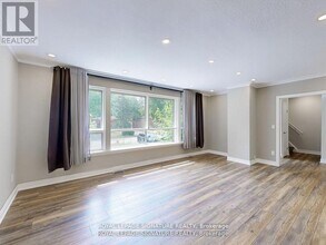 1821 Christopher Rd in Mississauga, ON - Building Photo - Building Photo