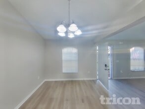 4552 Gondolier Rd in Spring Hill, FL - Foto de edificio - Building Photo