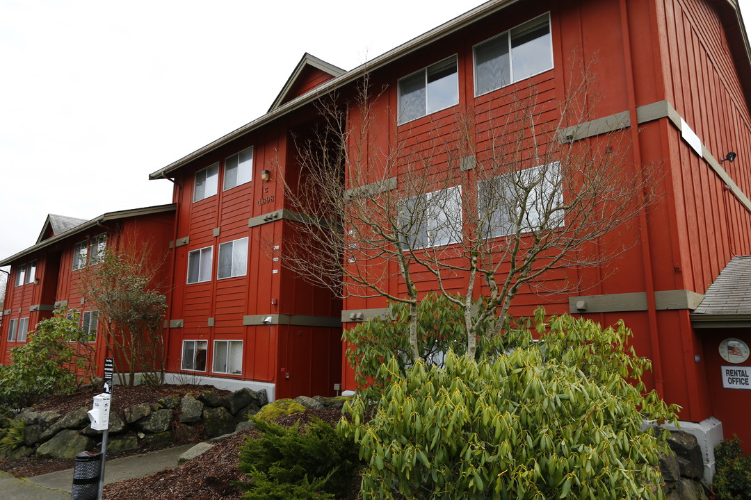 Conifer Woods Apartments in Port Orchard, WA - Foto de edificio