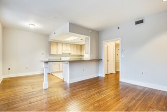3041-3041 M St NW in Washington, DC - Building Photo - Building Photo
