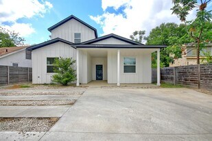 6325 Ponca St in Austin, TX - Building Photo