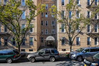 Holstein Court in New York, NY - Building Photo - Building Photo