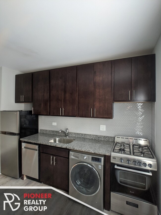 415 W Belden Ave, Unit 2