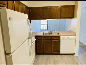 8 Viking Dr NW in Fort Walton Beach, FL - Building Photo - Building Photo