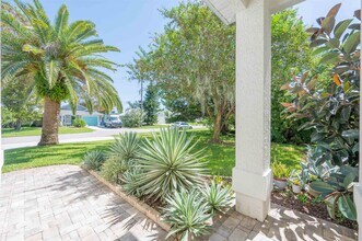 5435 5th St in St. Augustine, FL - Foto de edificio - Building Photo