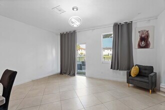 5313 Ashley River Rd in West Palm Beach, FL - Foto de edificio - Building Photo