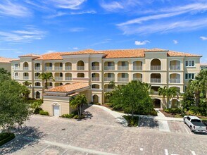 17 Harbour Isle Dr W in Fort Pierce, FL - Building Photo - Building Photo