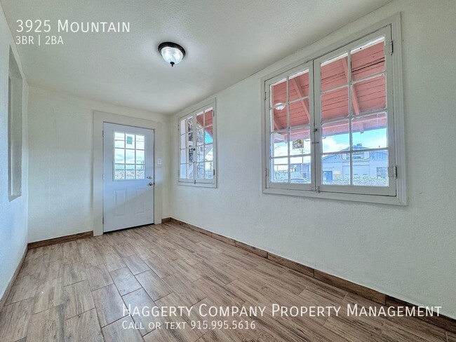 3925 Mountain in El Paso, TX - Foto de edificio - Building Photo